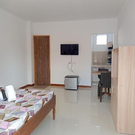 __Aplaridel Inn Suites__ Анхелес Экстерьер фото
