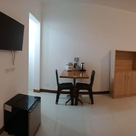 __Aplaridel Inn Suites__ Анхелес Экстерьер фото
