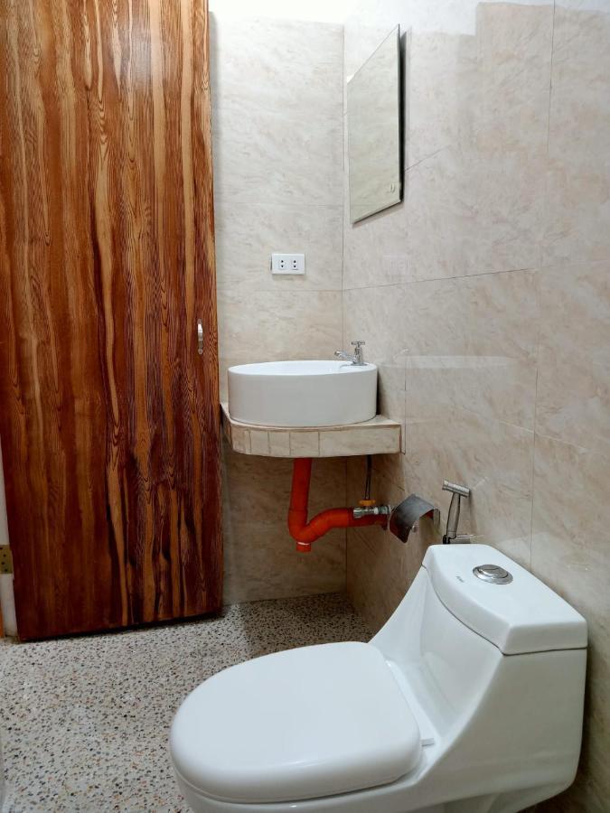 __Aplaridel Inn Suites__ Анхелес Экстерьер фото