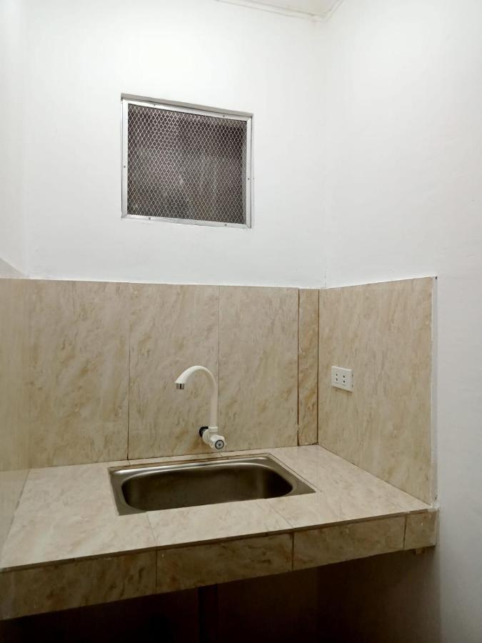 __Aplaridel Inn Suites__ Анхелес Экстерьер фото