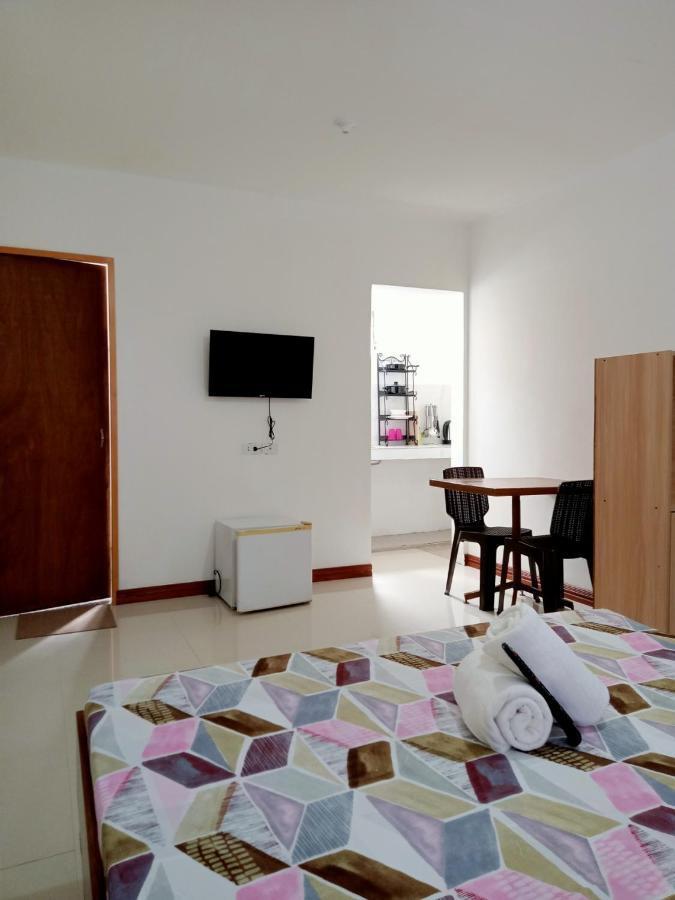 __Aplaridel Inn Suites__ Анхелес Экстерьер фото